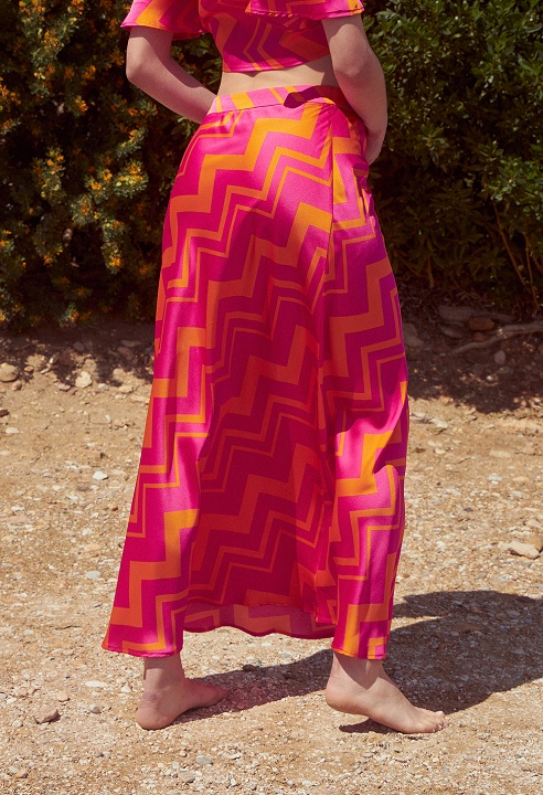 Skirt with geometric patterns