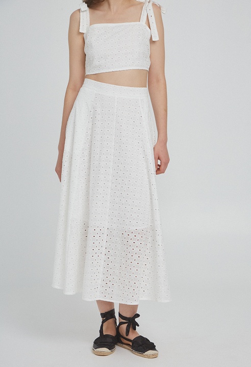 Skirt with cutwork embroidery