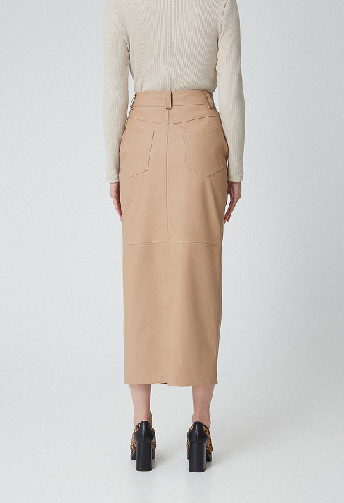 Fitted skirt with leather effect