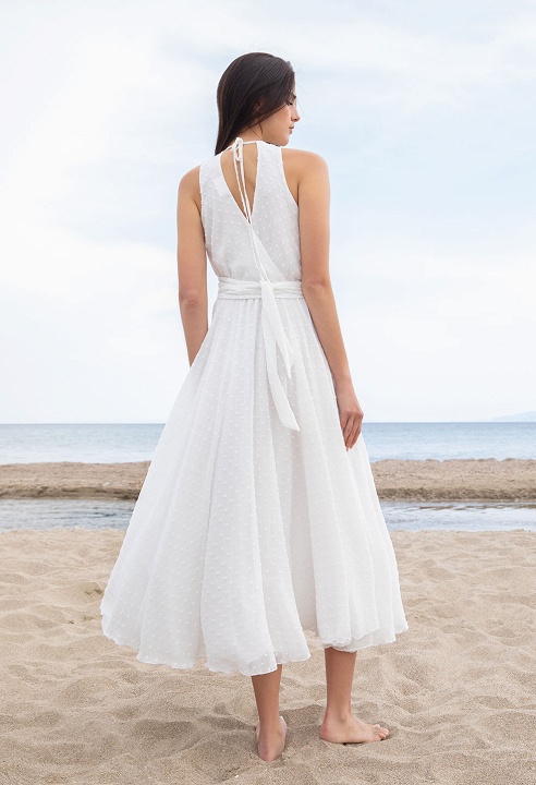 Λευκό φόρεμα με κρουαζέ ντεκολτέ