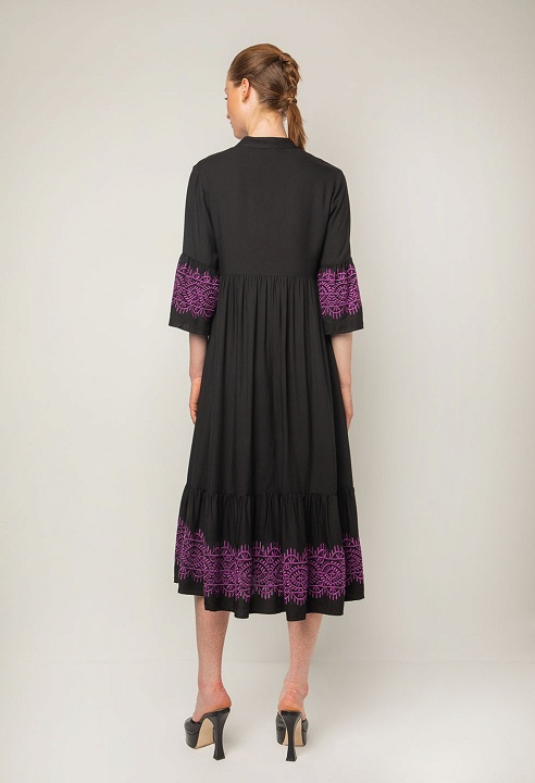 Midi dress with embroidery