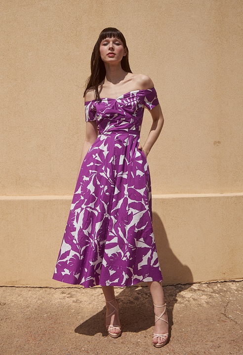 Printed dress with a heart-shaped neckline