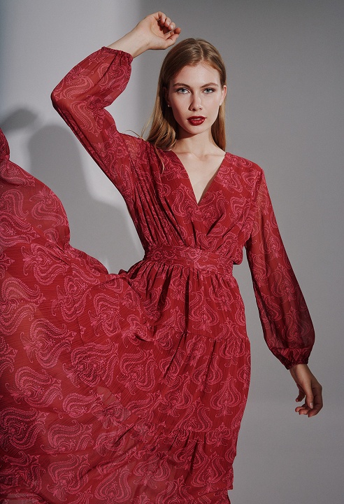 Φόρεμα με σχέδιο paisley και ζώνη