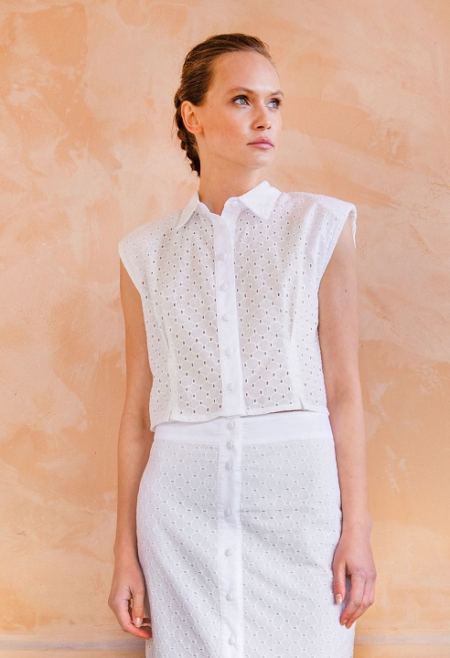 Cropped shirt with cutwork embroidery