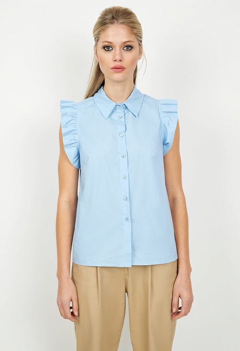 Shirt with frills on the shoulders