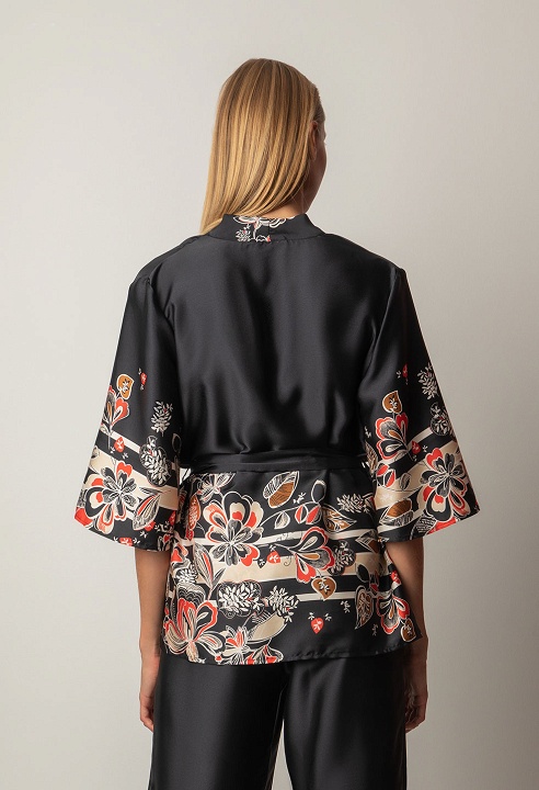 Short kimono with flowers