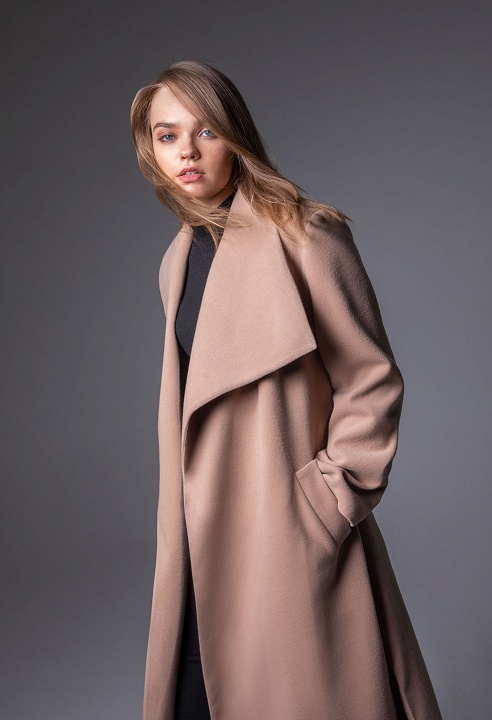 Coat with wide collar