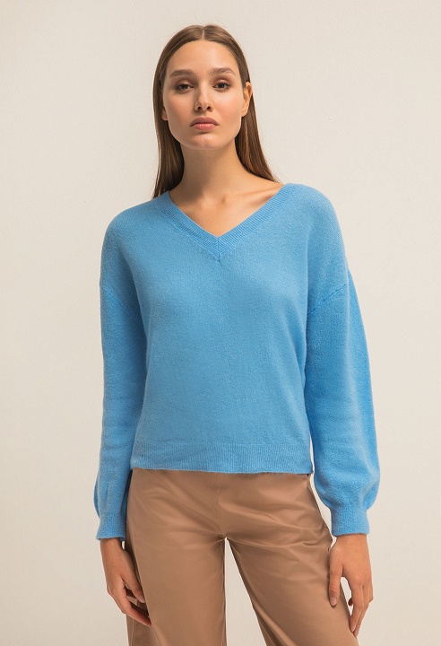 Knitted top with V neckline
