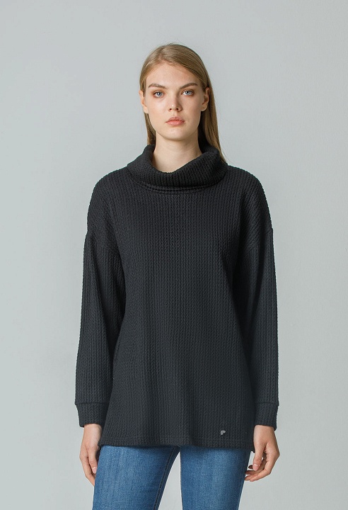 Knitted top with high neck