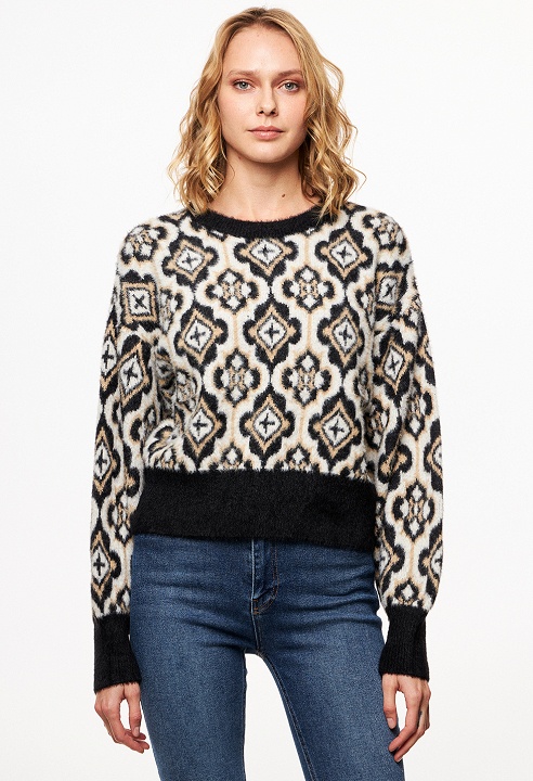 Short sweater with jacquard knit