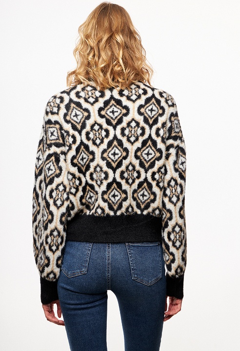 Short sweater with jacquard knit