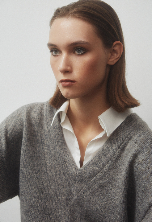 Knitted blouse combined with poplin