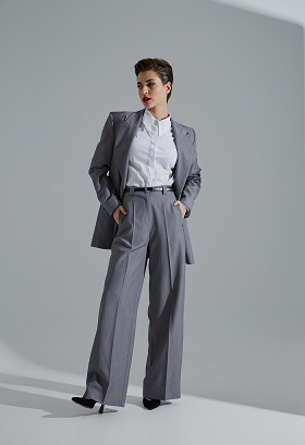 Straight-leg trousers with a belt.