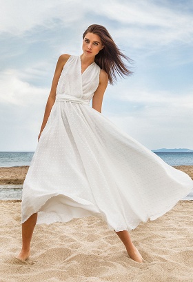 Λευκό φόρεμα με κρουαζέ ντεκολτέ