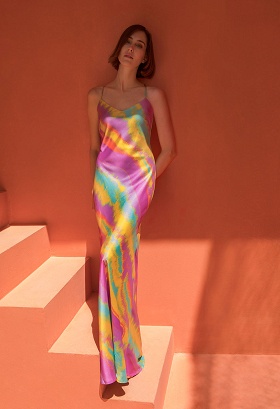 Φόρεμα σε στυλ lingerie με πολύχρωμο μοτίβο