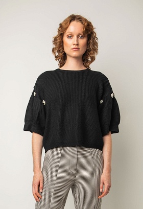 Knitted blouse with puff sleeve and jewel