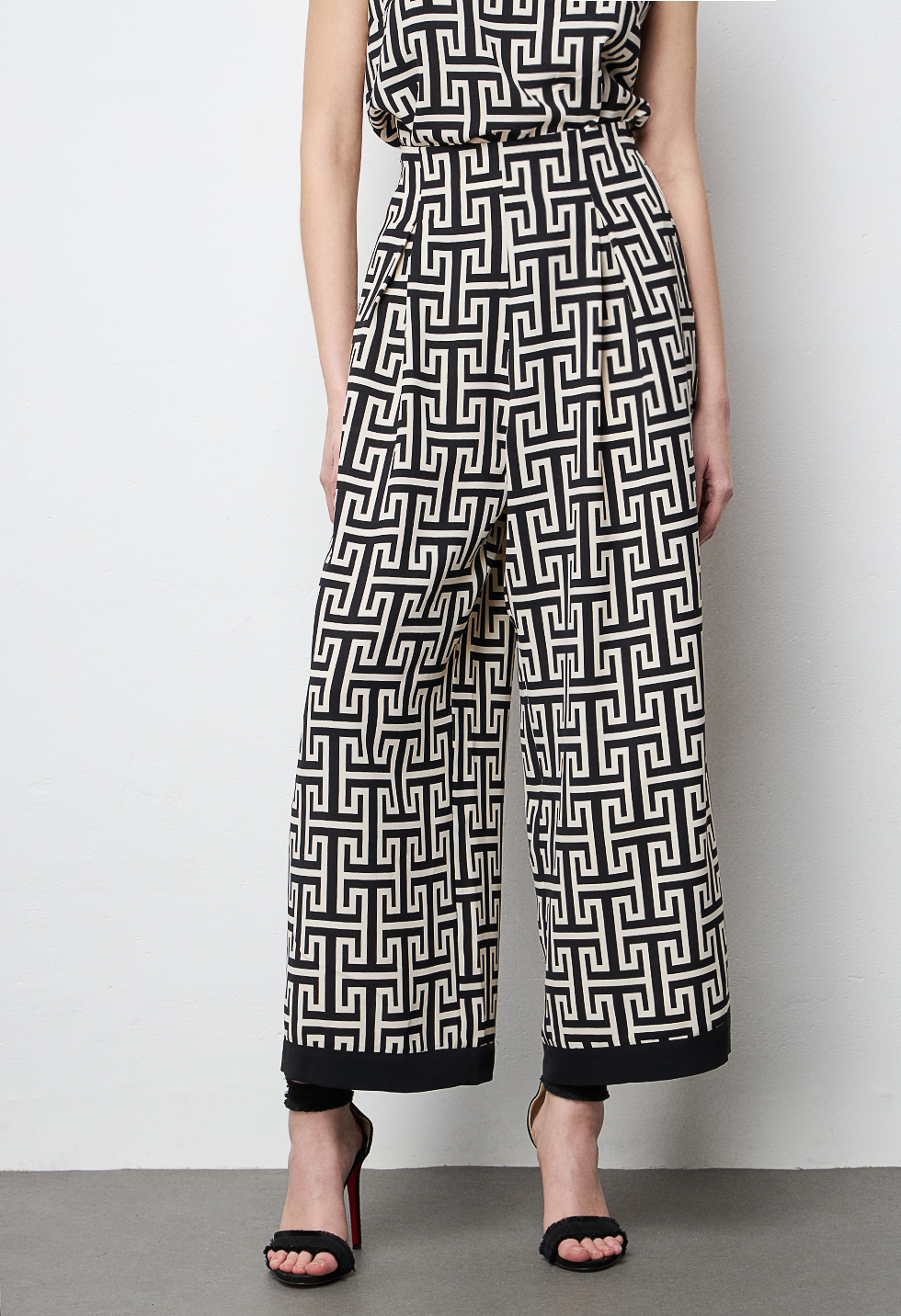 Pants with geometric pattern