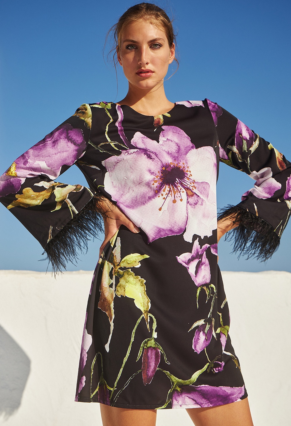 Printed dress with feathers on the sleeves