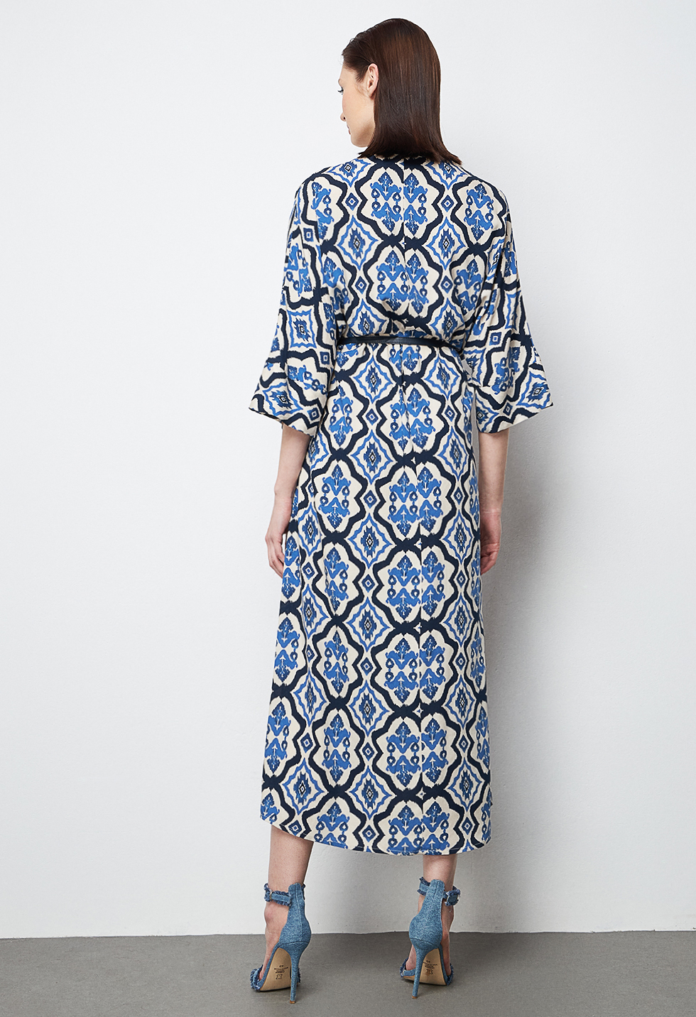 Dress with a loose fit in a printed pattern