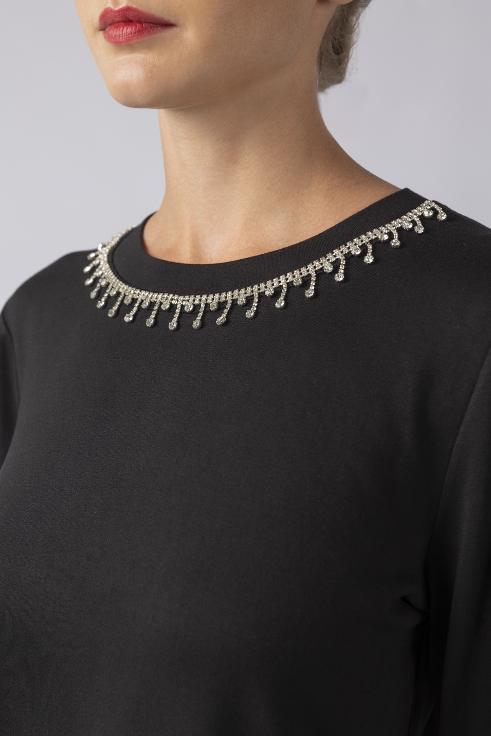 Blouse with neck jewels
