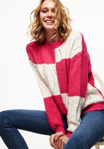 Knitted blouse with squares