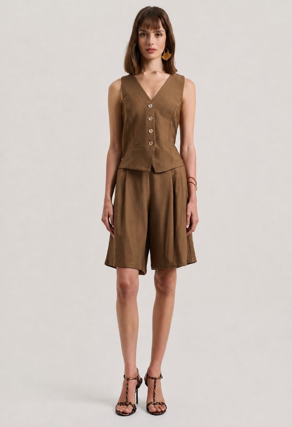 Pleated bermuda shorts with an elastic waistband