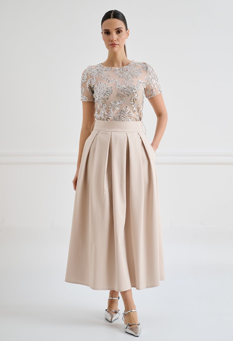 Midi pleated skirt with belt