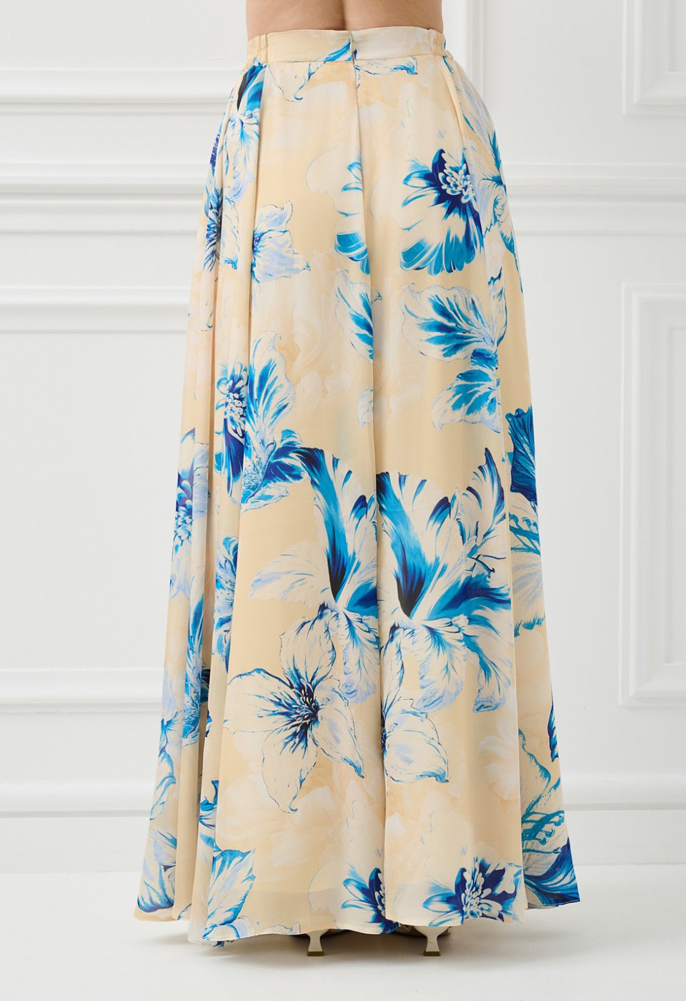 Maxi floral skirt in a pastel yellow shade