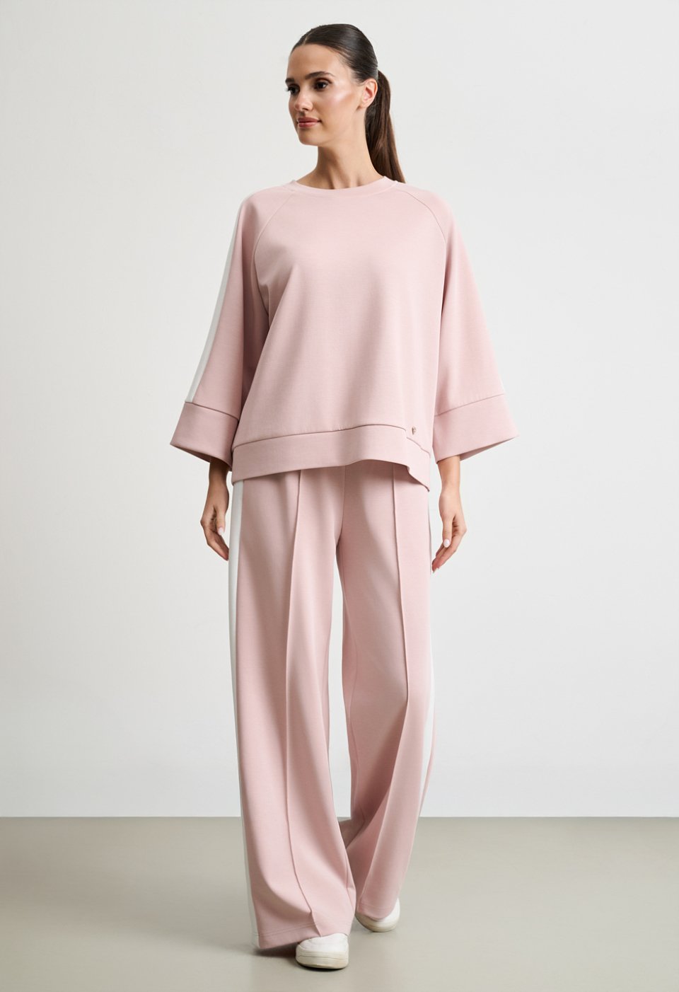 Sweatshirt set with side stripe