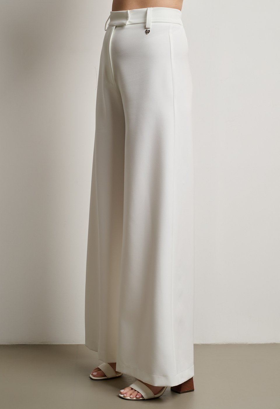 Vest set with belt and high-waisted trousers