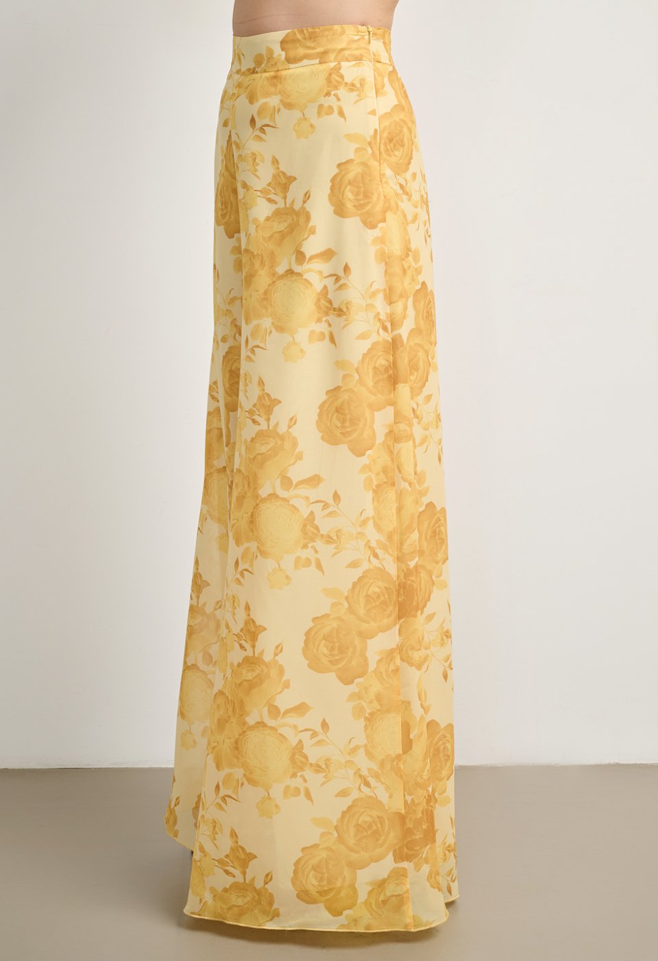 Floral σετ με ασύμμετρο top και παντελόνα