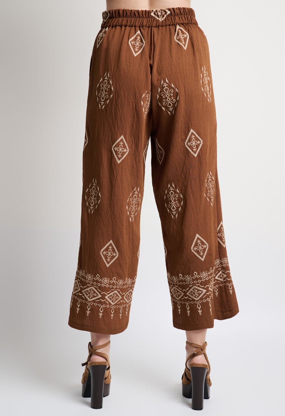Boho printed set featuring a top and wide-leg trousers in brown tones