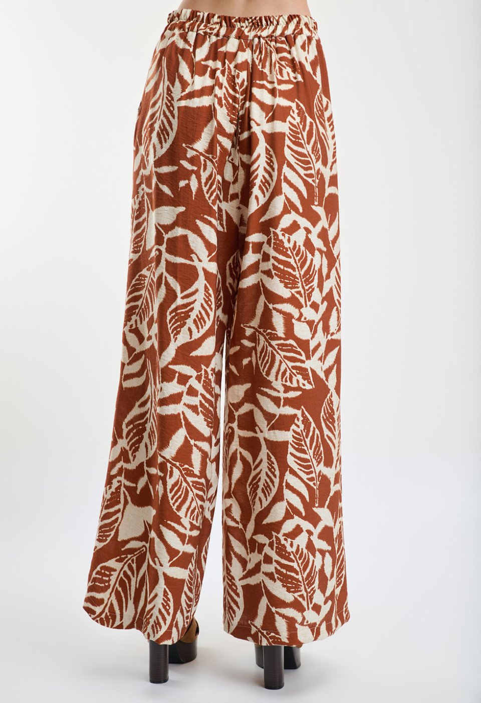 Σετ Τοπ Κρουαζέ & Παντελόνα με Καφέ Tropical Print