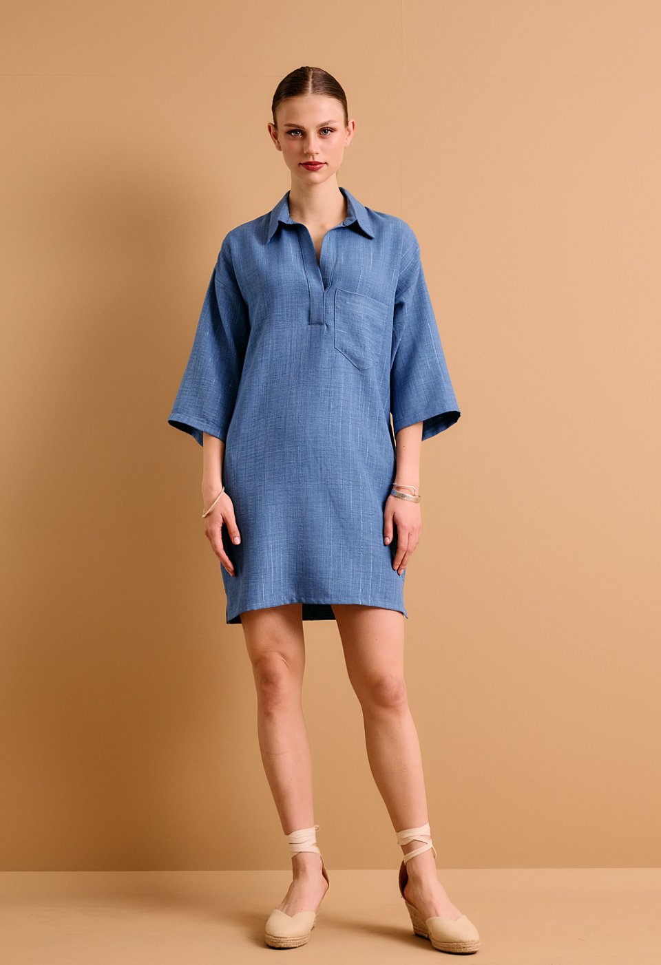Dress with a collar