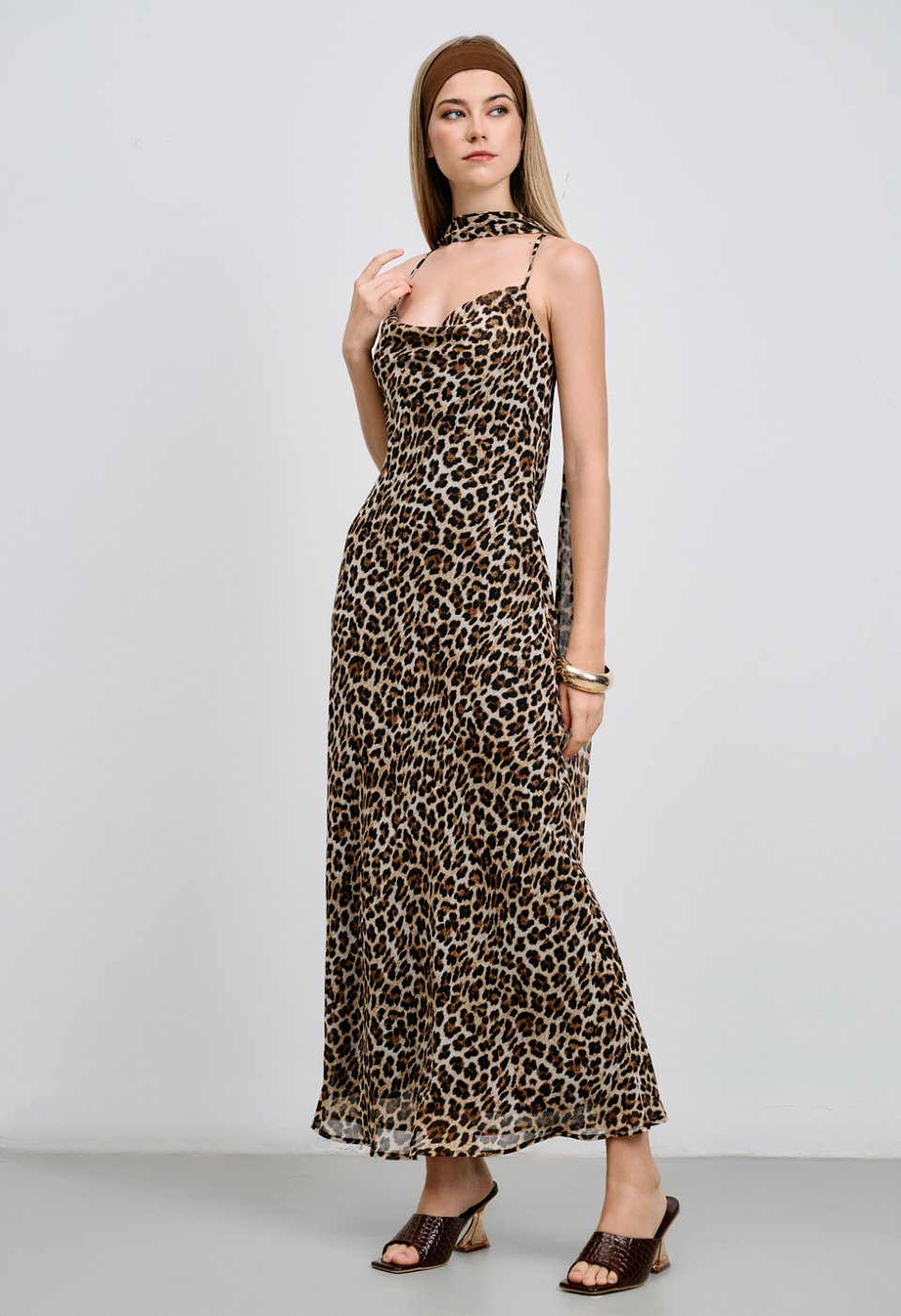 Leopard dress with open back