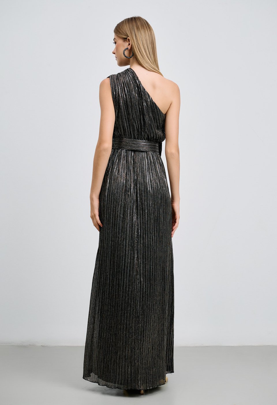 Long one-shoulder dress