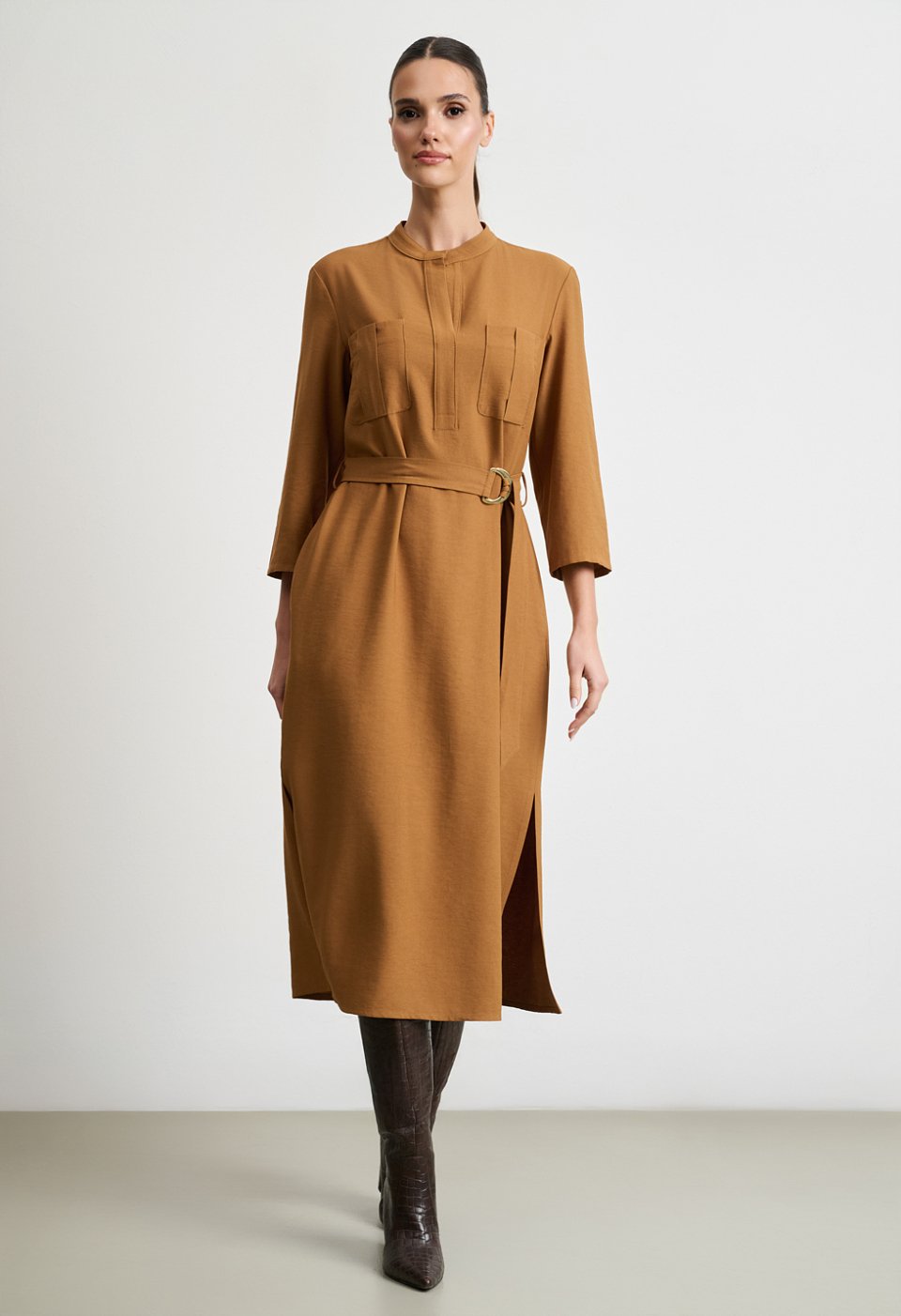 Midi dress with belt and mao collar