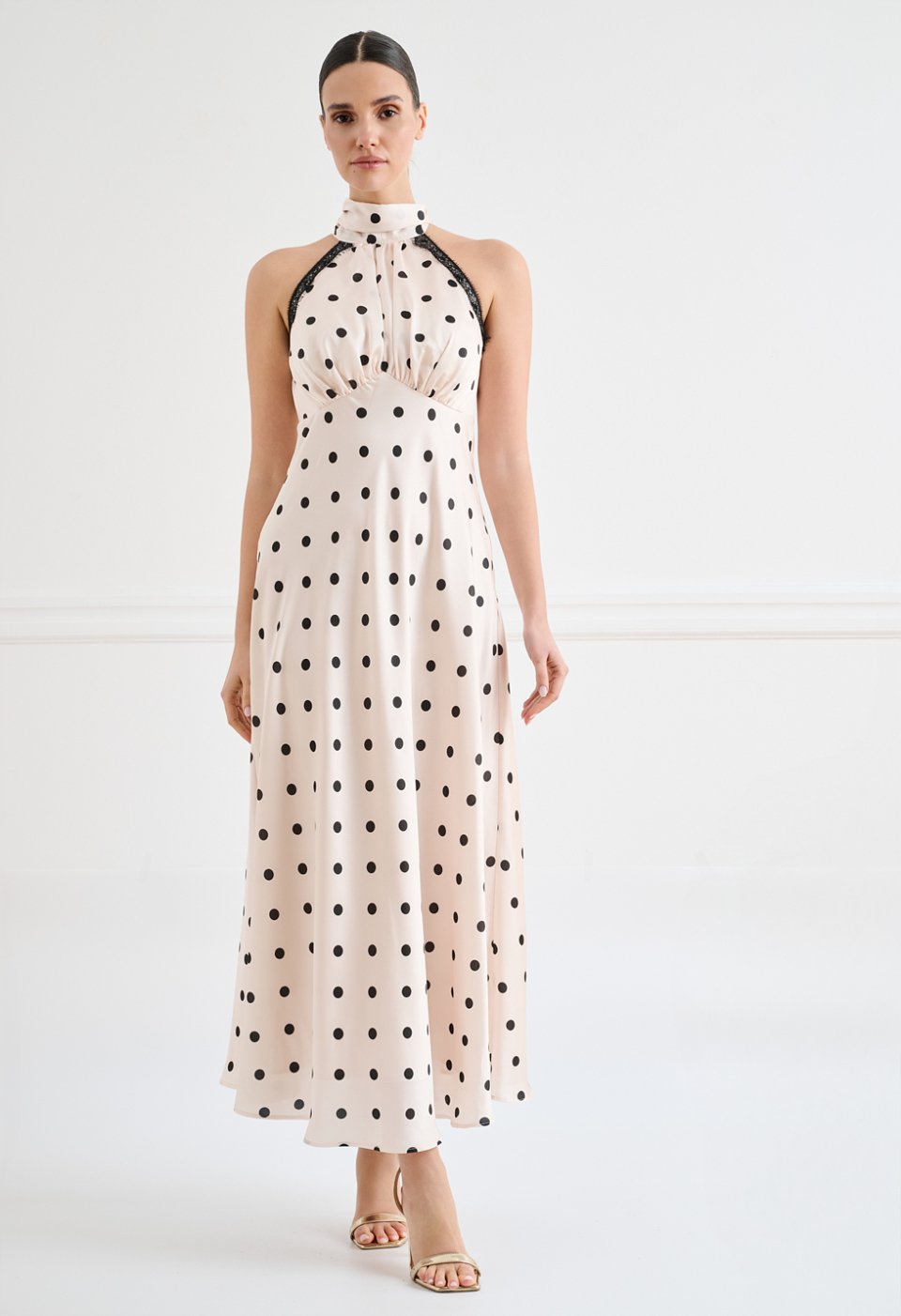 Maxi φόρεμα πουά με halter λαιμό