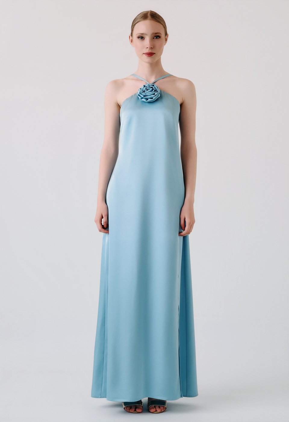 Maxi dress with a flower detail on the neckline