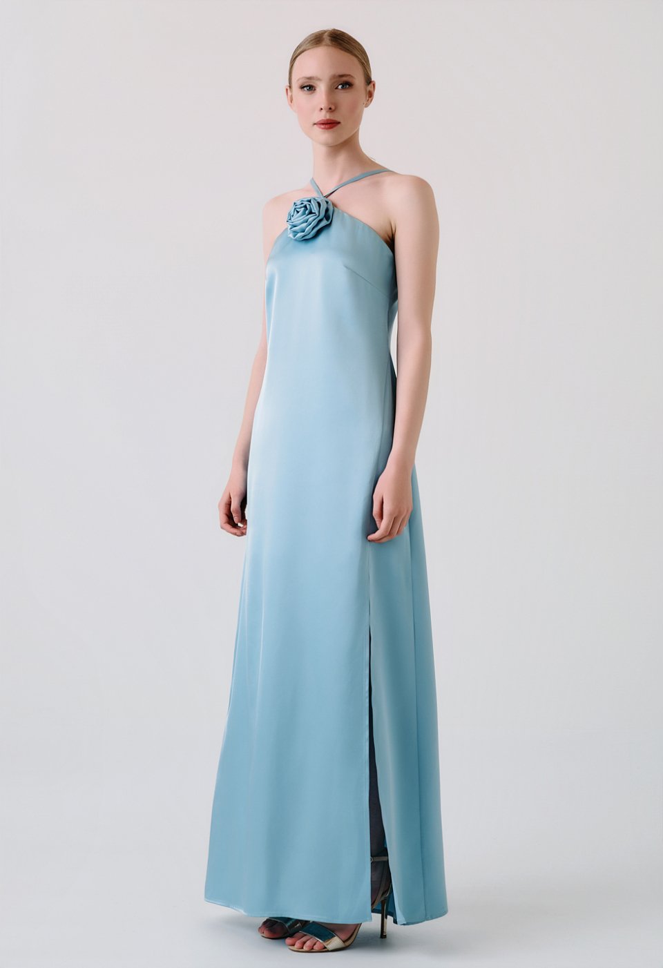 Maxi dress with a flower detail on the neckline