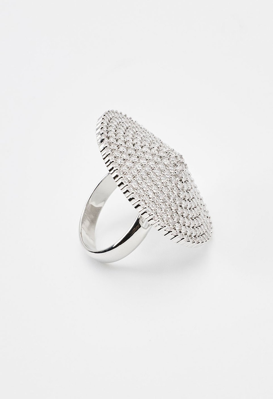 Round ring with rhinestones