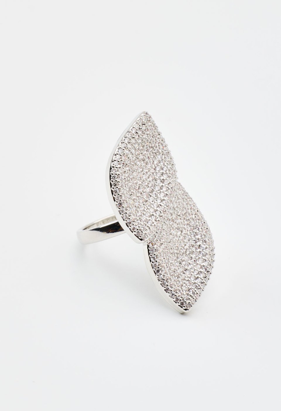 Leaf-design ring with rhinestones
