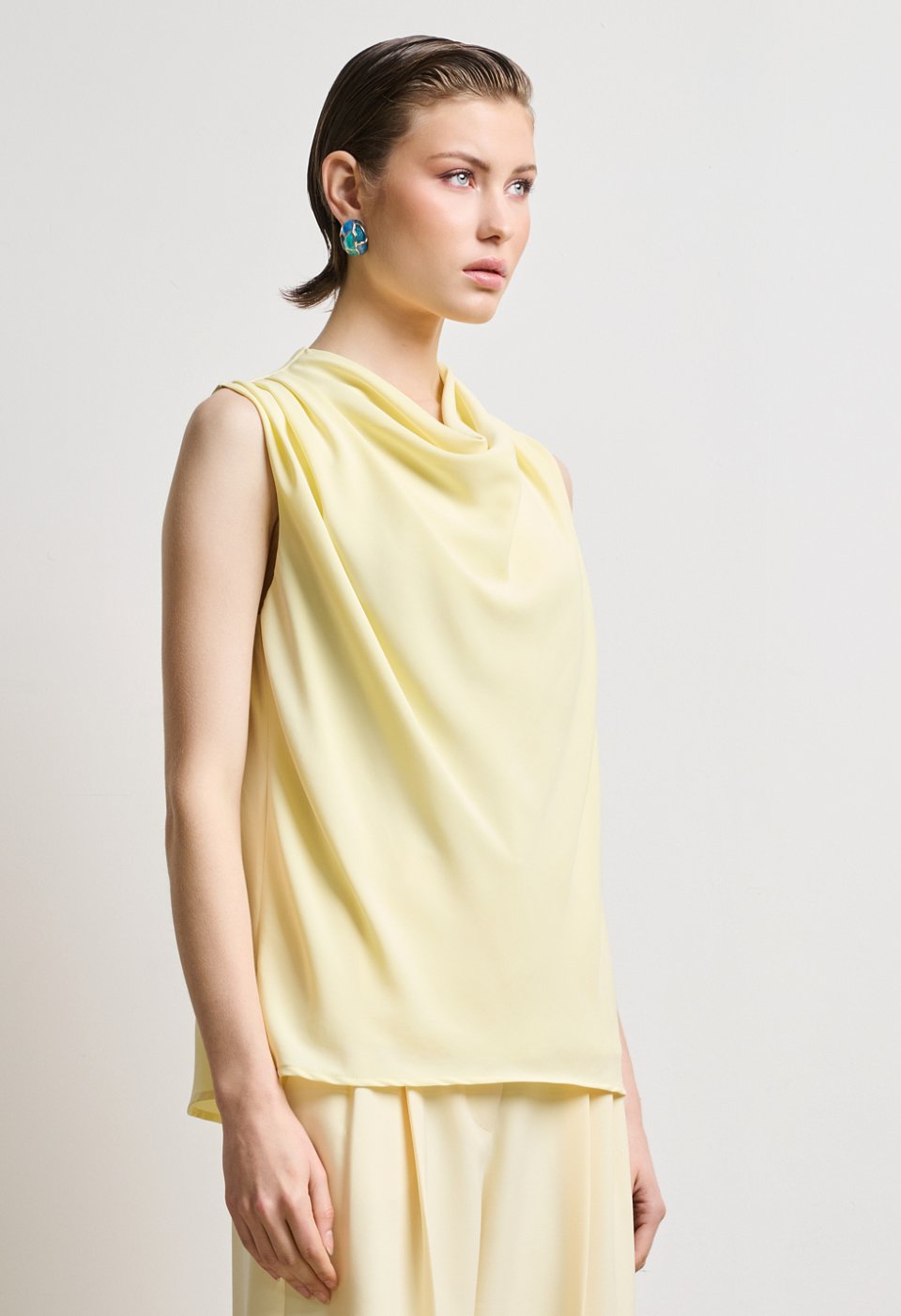 Μπλούζα με draped λαιμόκοψη