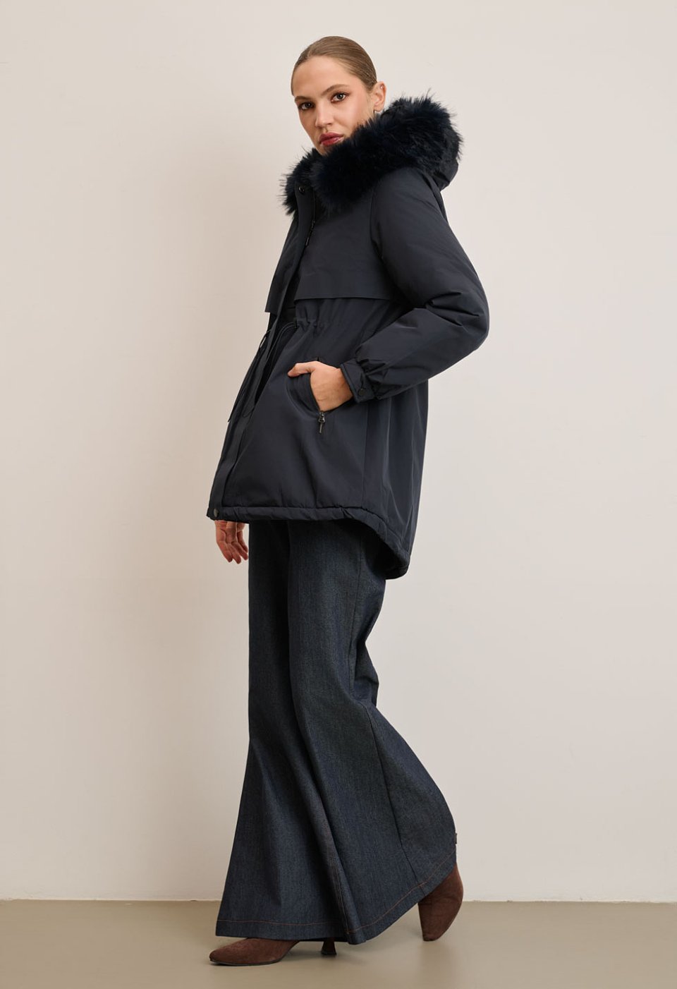 Short jacket with hood and faux fur