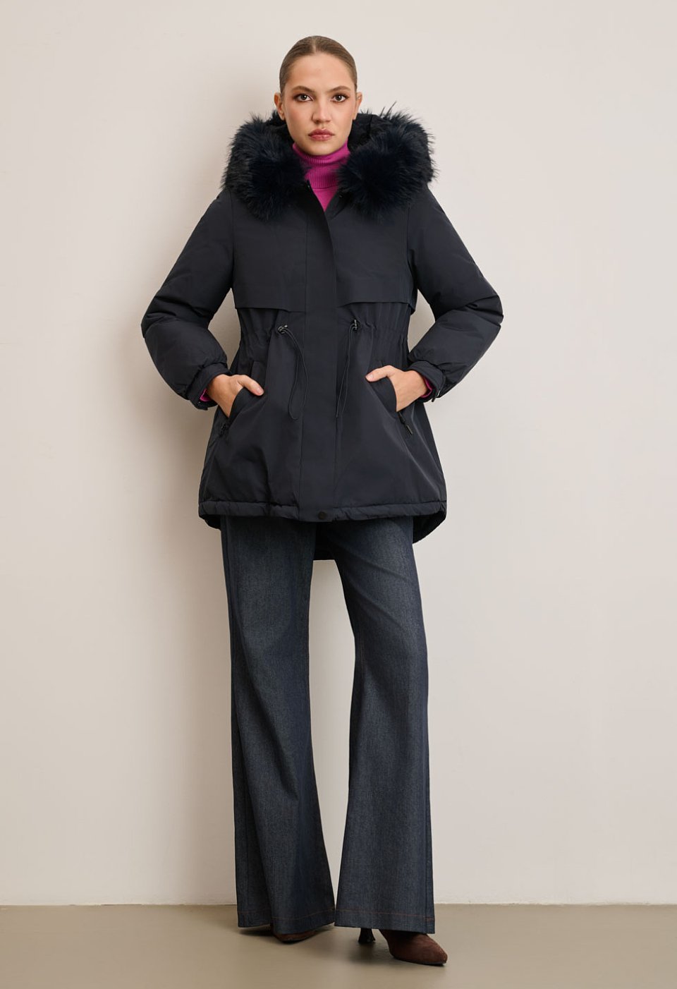 Short jacket with hood and faux fur