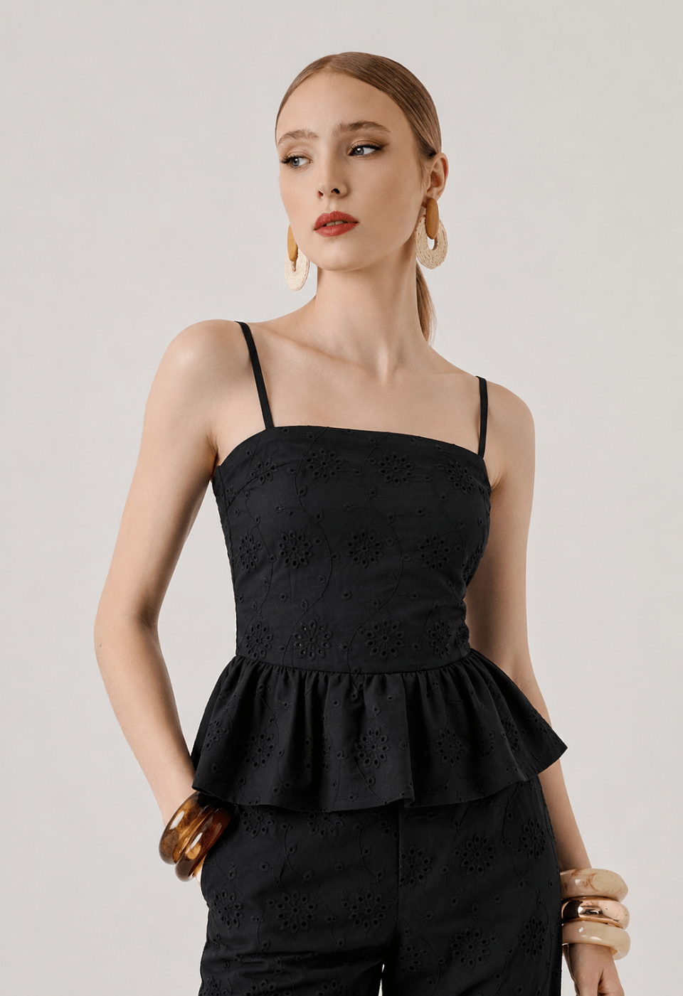 Broderie peplum top με ρυθμιζόμενες τιράντες