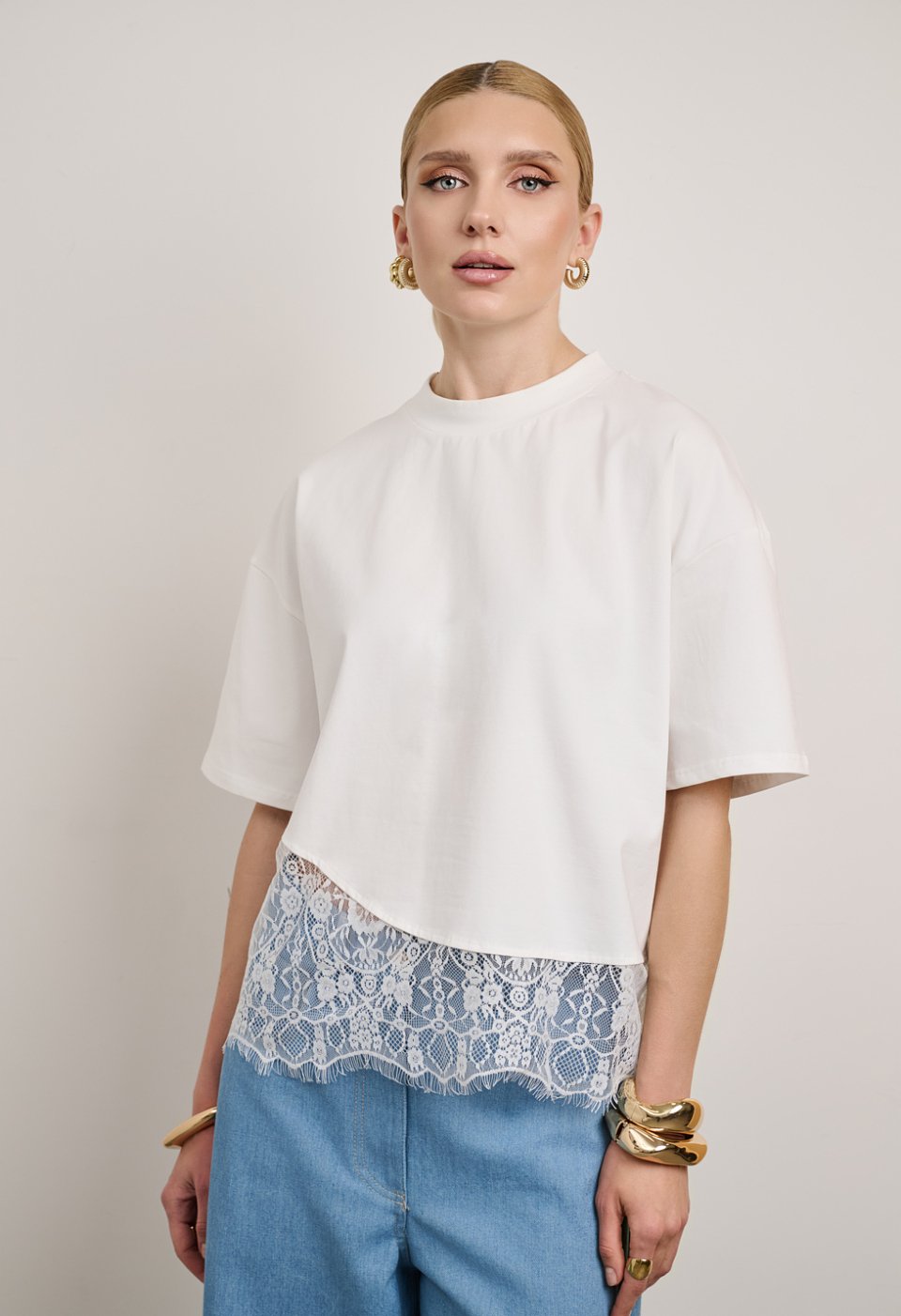 Blouse with lace trim