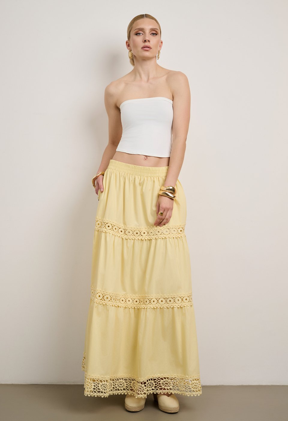 Maxi skirt with lace details