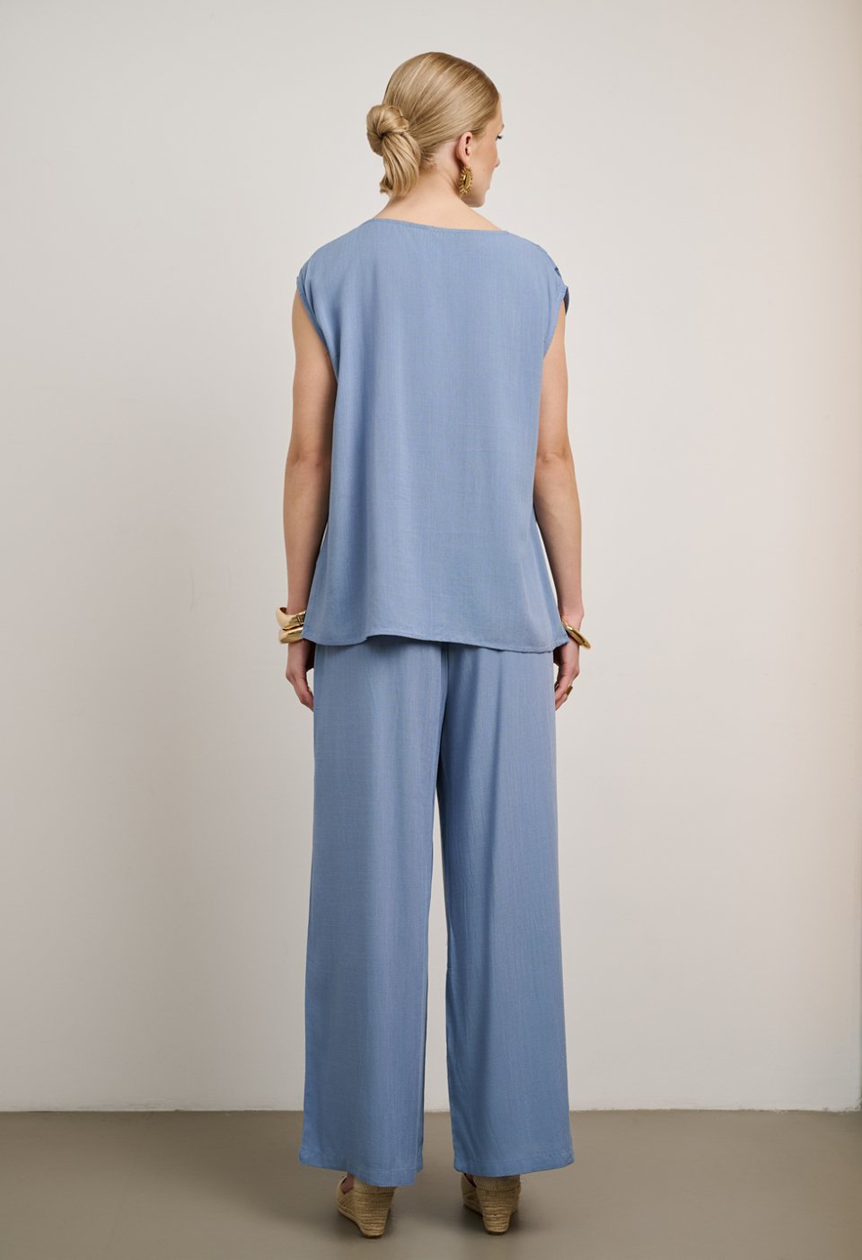 Sleeveless top set with metallic detail and wide-leg trousers