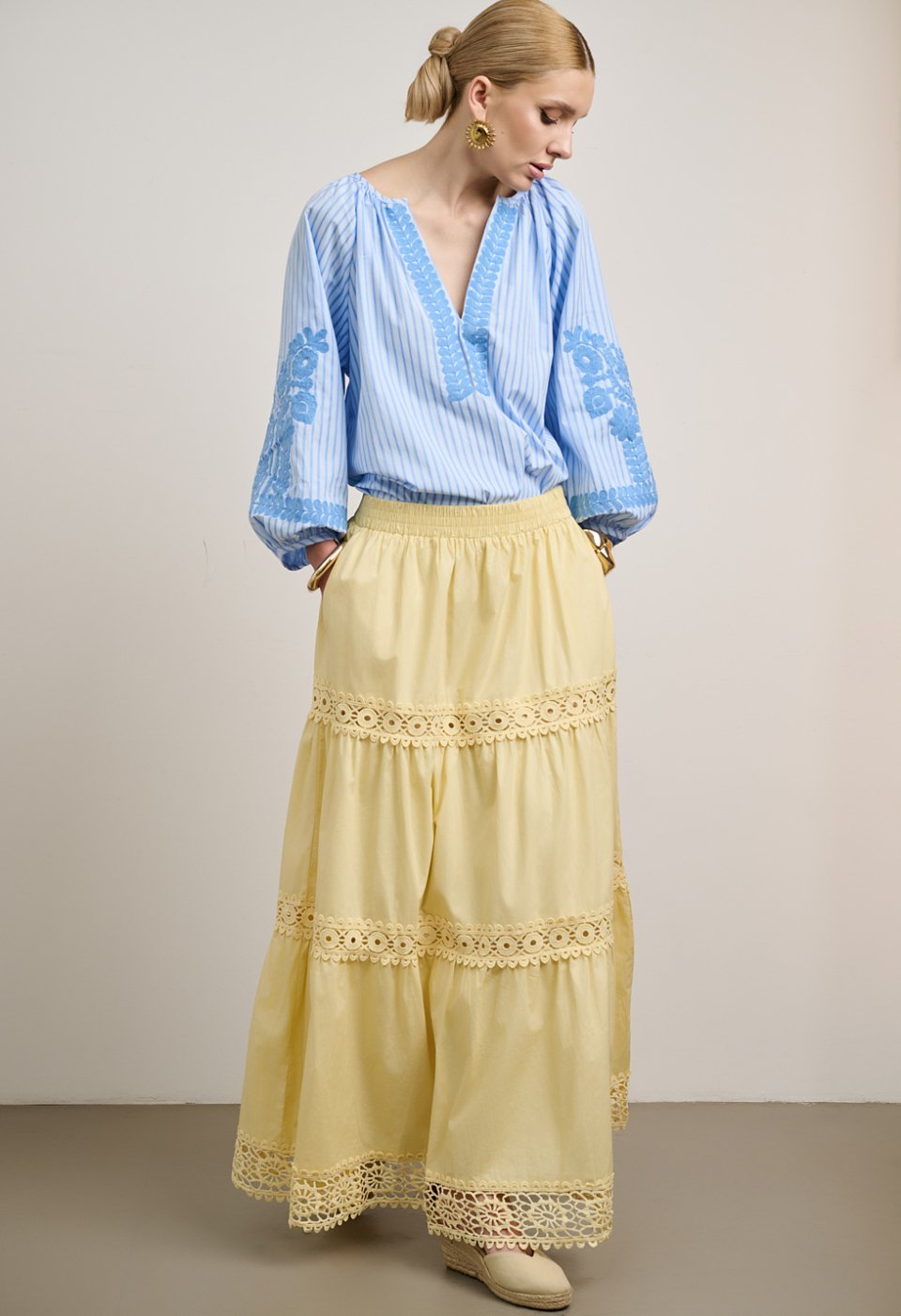 Maxi skirt with lace details